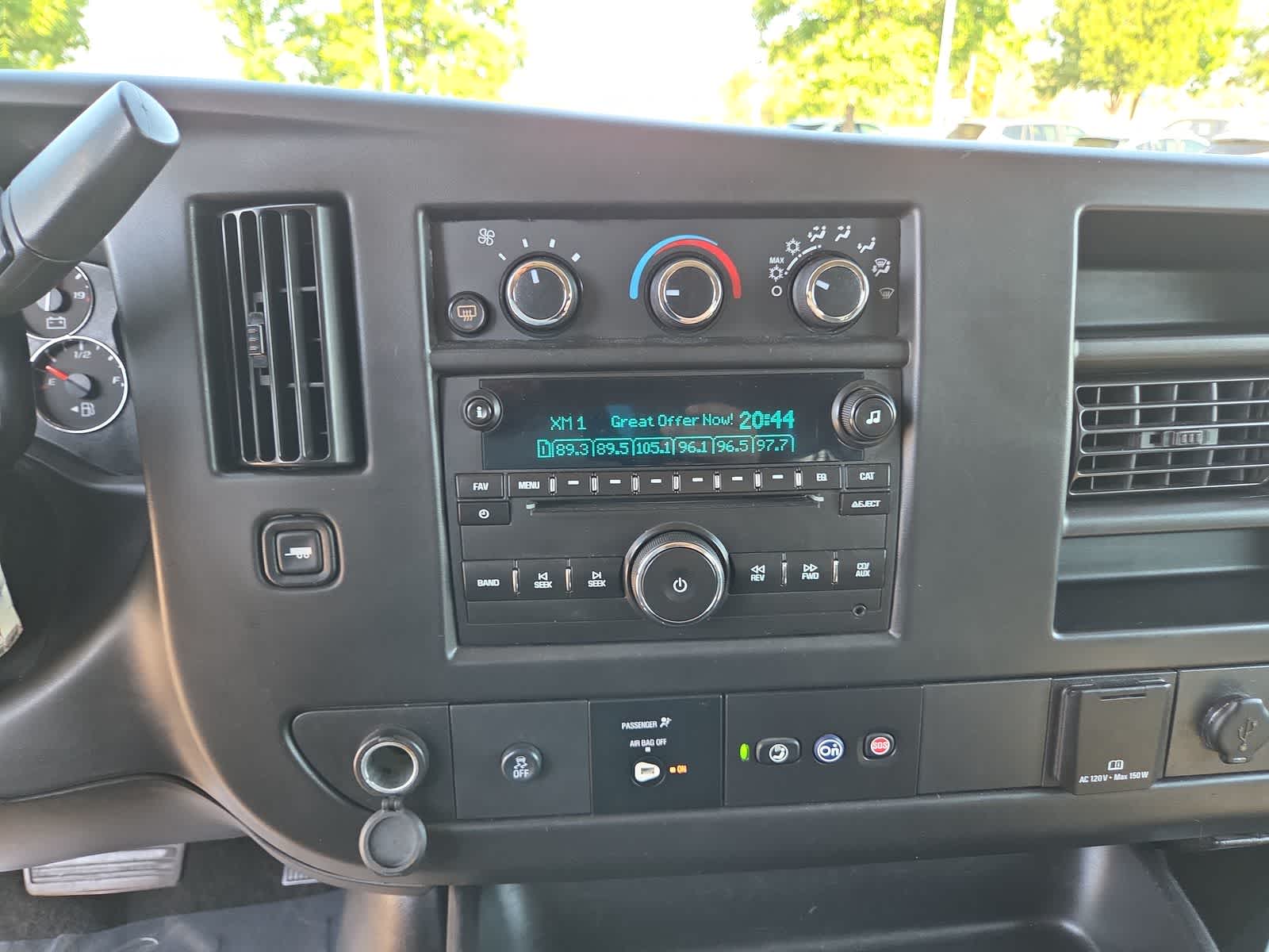 2017 Chevrolet Express Passenger LS - Photo 24