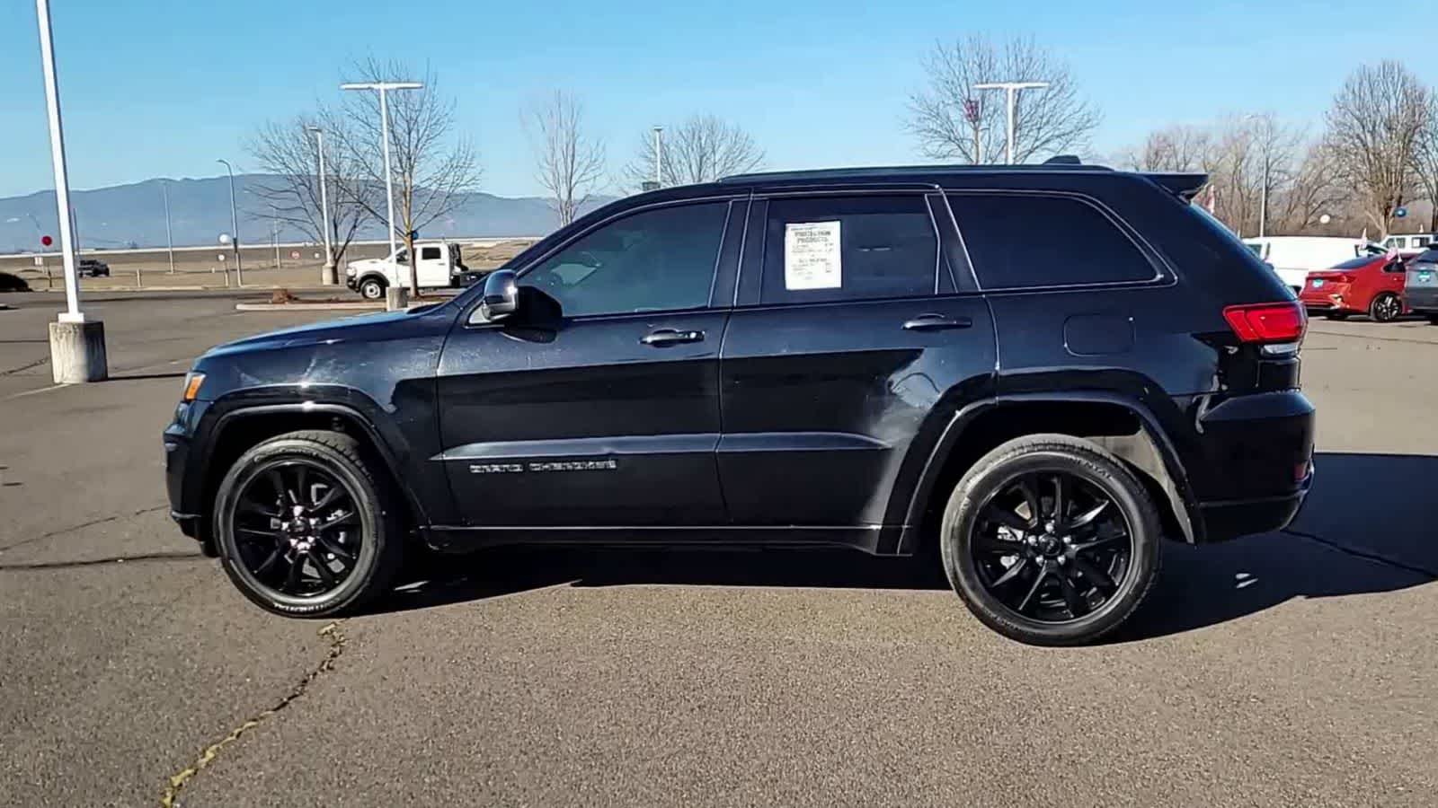 Thumbnail: 2020 Jeep Grand Cherokee - 5
