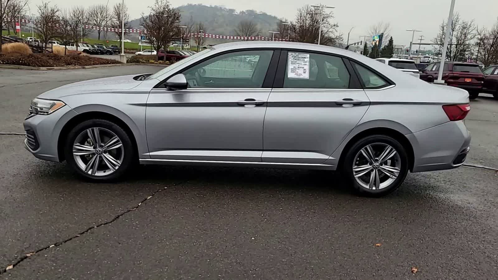 Thumbnail: 2024 Volkswagen Jetta - 5