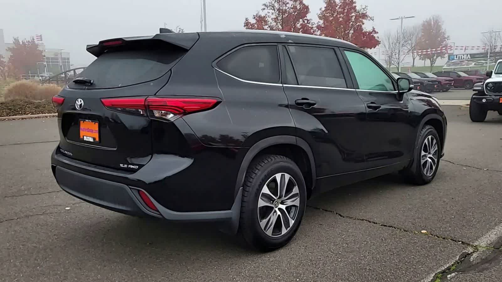 Thumbnail: 2023 Toyota Highlander - 8