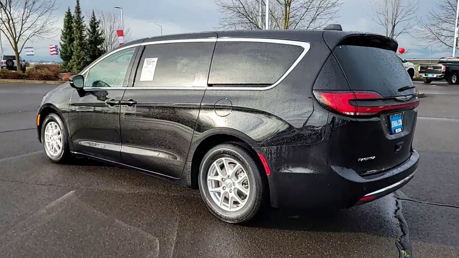 Thumbnail: 2024 Chrysler Pacifica - 6