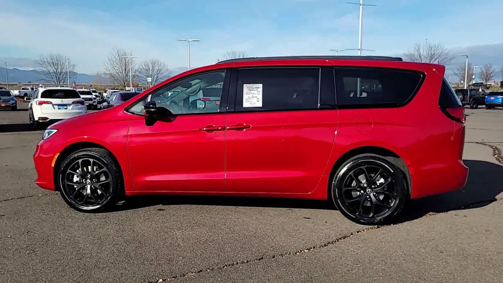 Thumbnail: 2026 Chrysler Pacifica - 5
