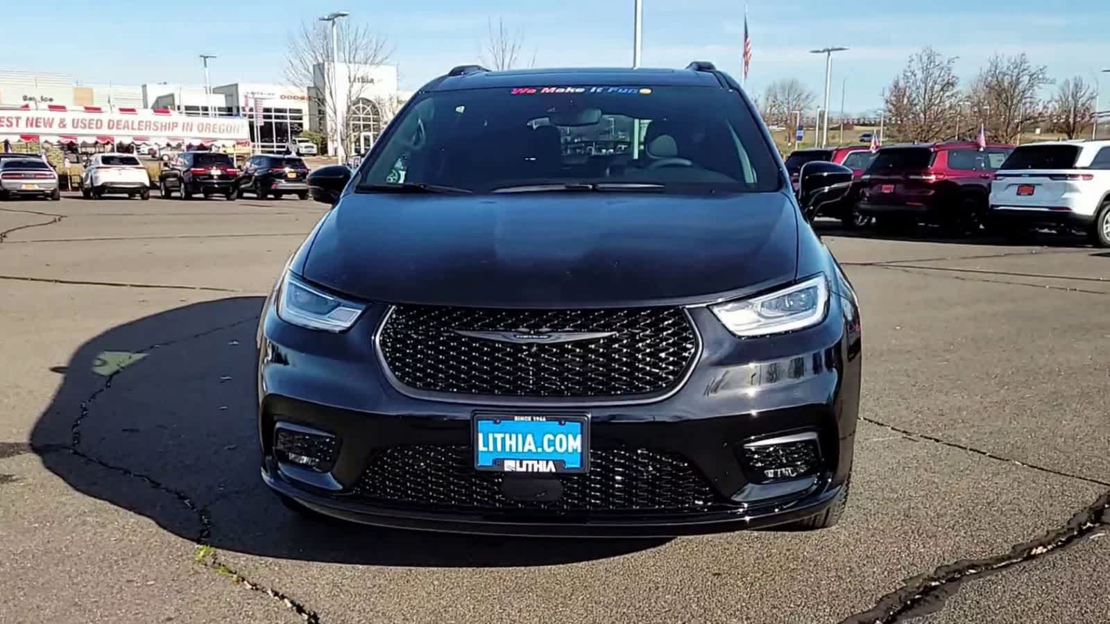 Thumbnail: 2026 Chrysler Pacifica - 3