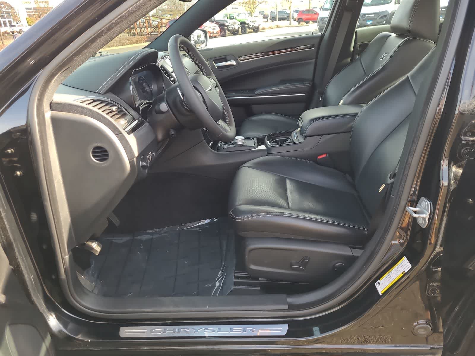 Thumbnail: 2022 Chrysler 300 - 19