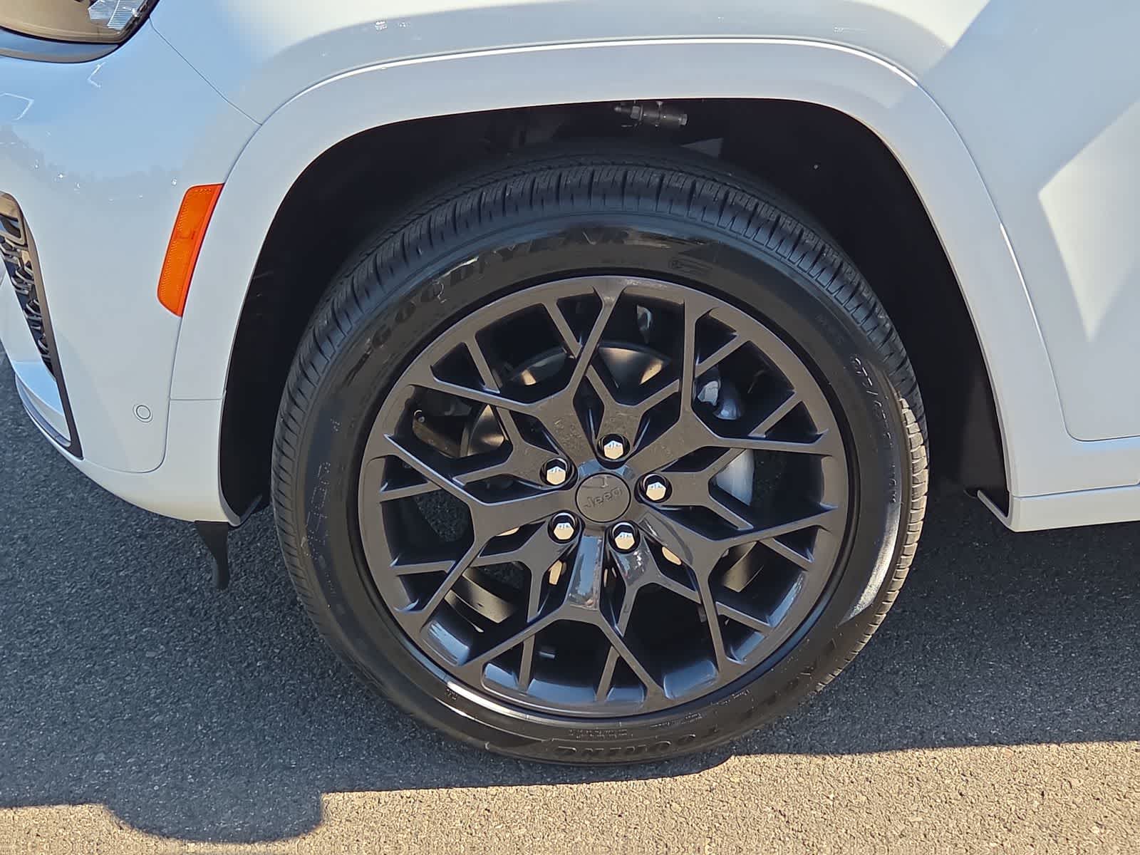 Thumbnail: 2026 Jeep Grand Cherokee - 16