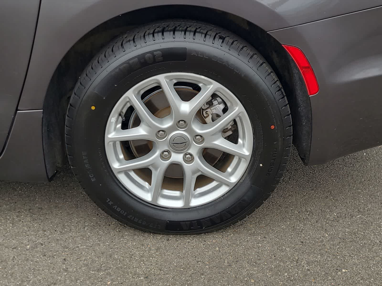 Thumbnail: 2022 Chrysler Pacifica - 16