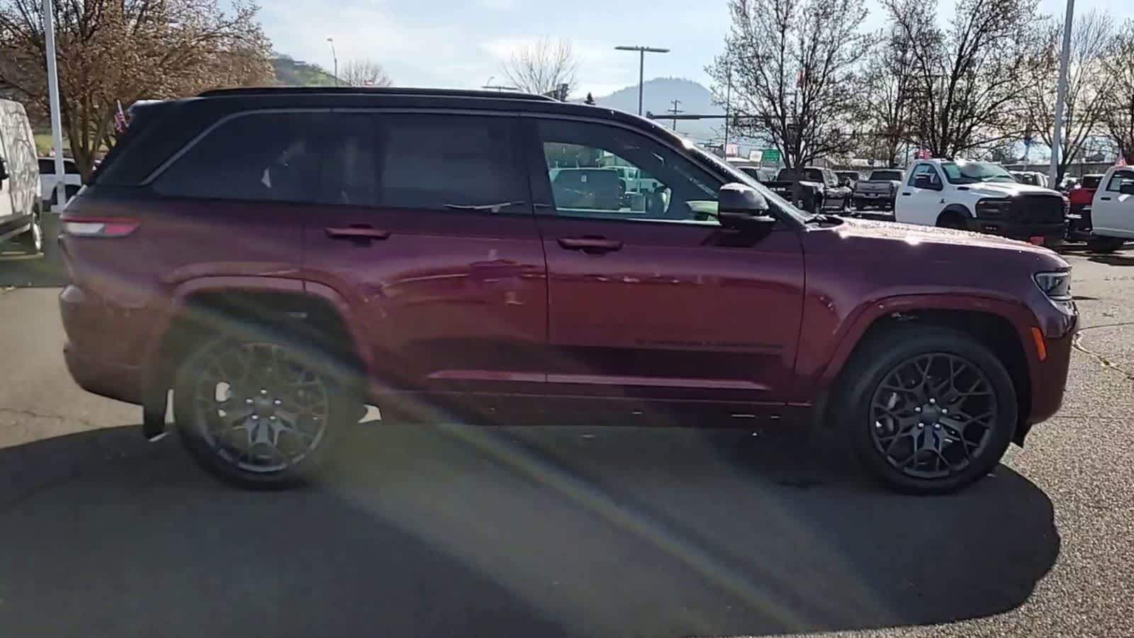 Thumbnail: 2026 Jeep Grand Cherokee - 9
