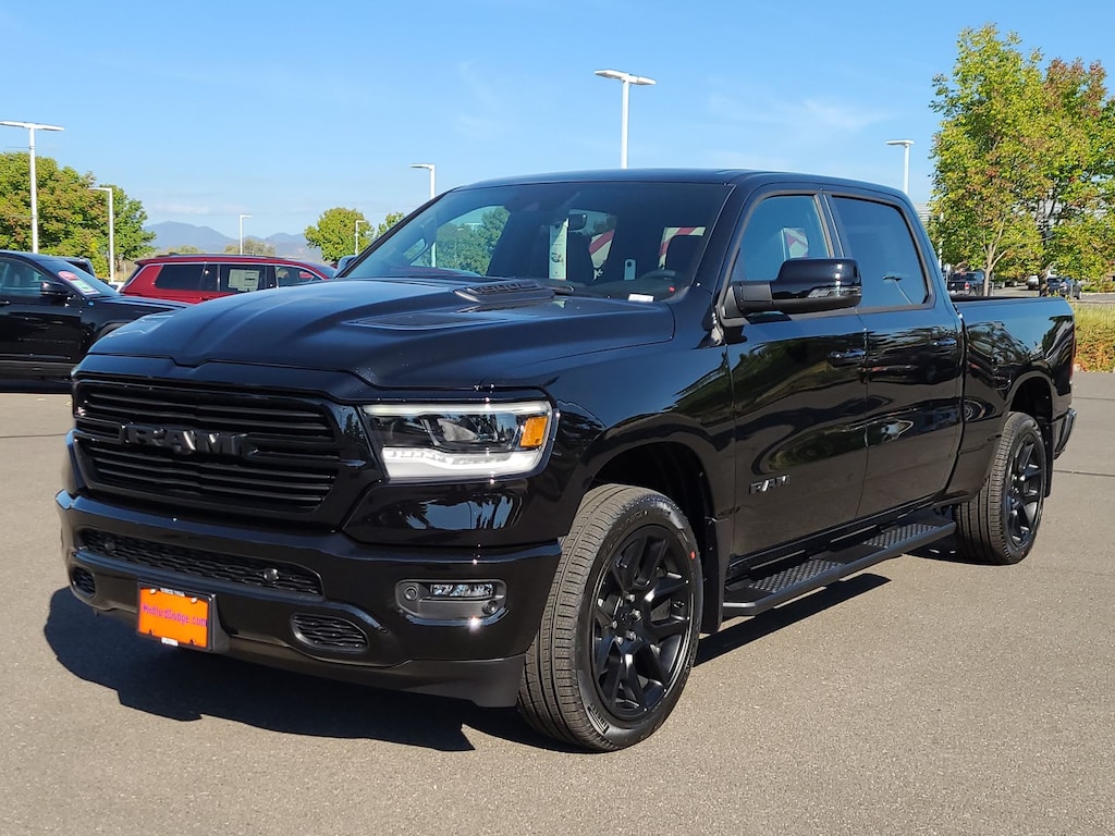 2024 Ram 1500 LARAMIE CREW CAB 4X4 6'4' BOX Crew Cab Diamond Black