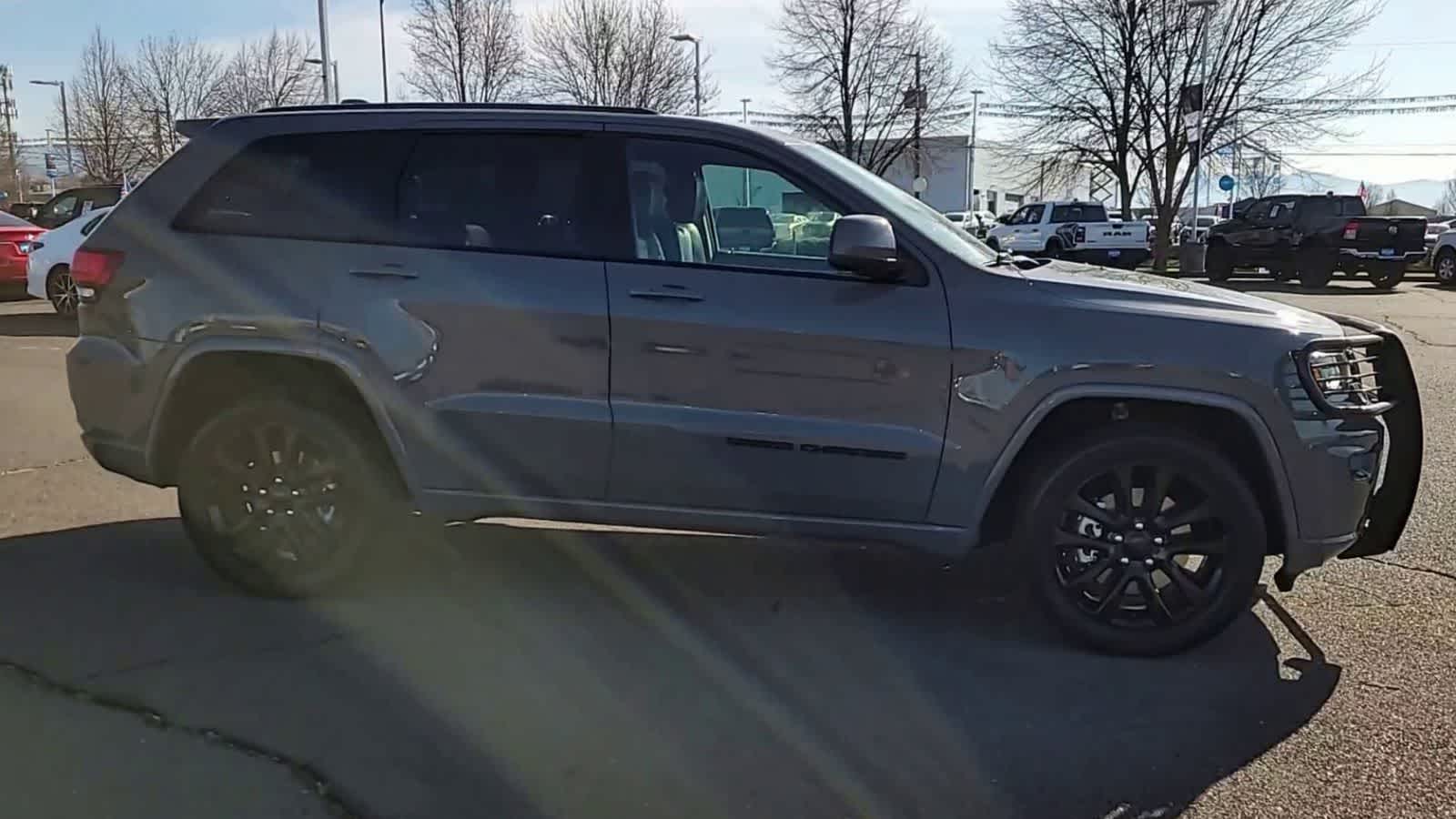 Thumbnail: 2021 Jeep Grand Cherokee - 9