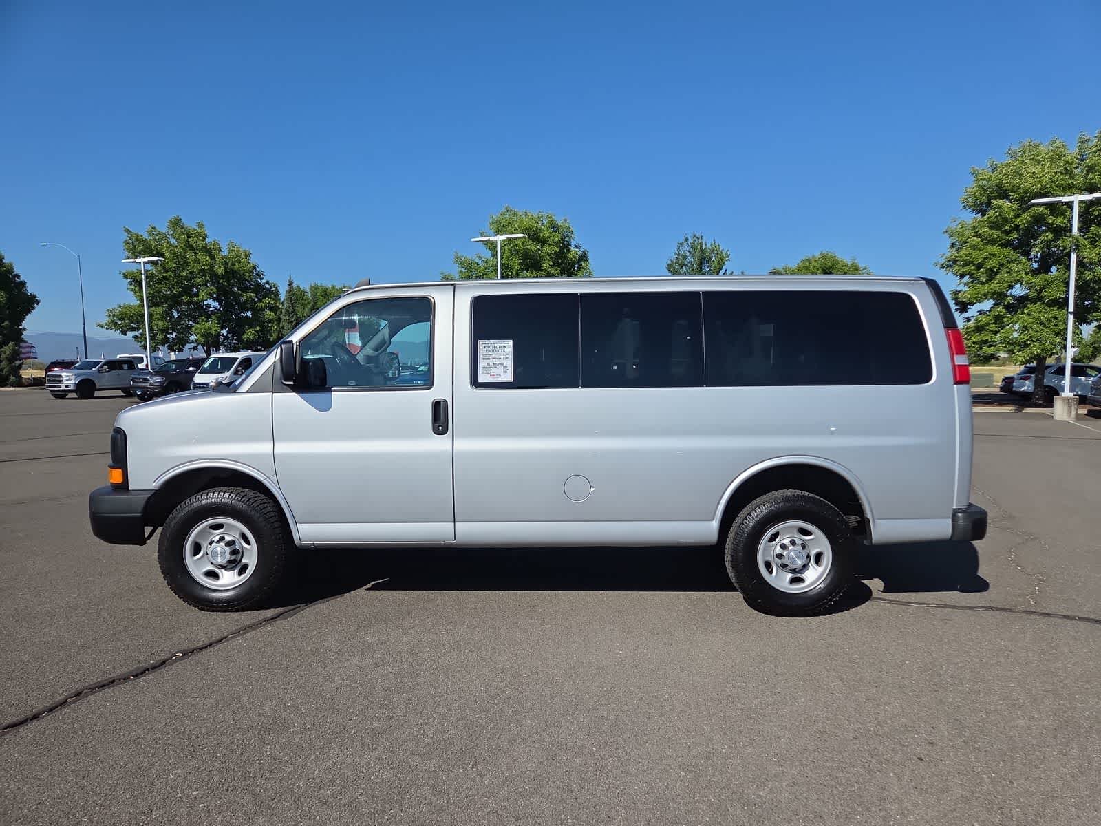 2017 Chevrolet Express Passenger LS - Photo 11