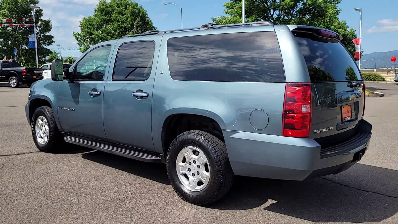 Thumbnail: 2009 Chevrolet Suburban - 6