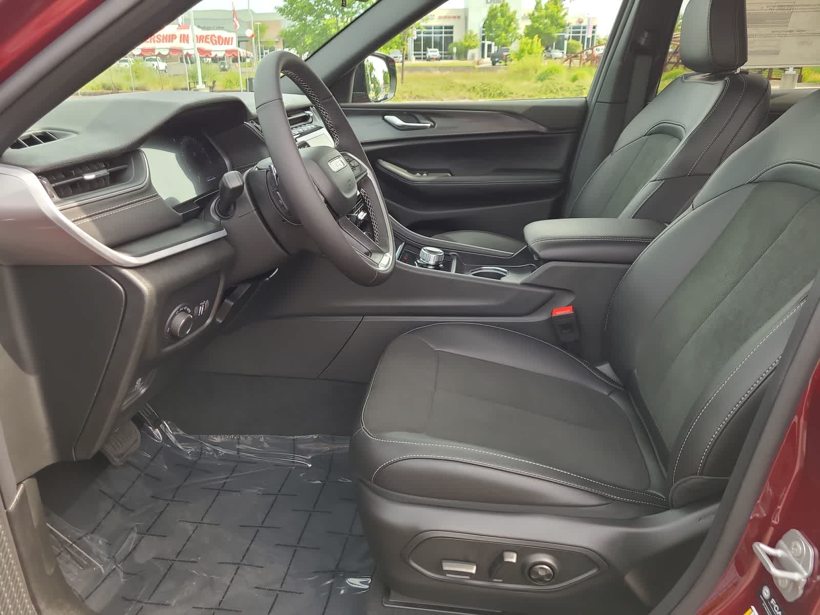 Thumbnail: 2025 Jeep Grand Cherokee - 19