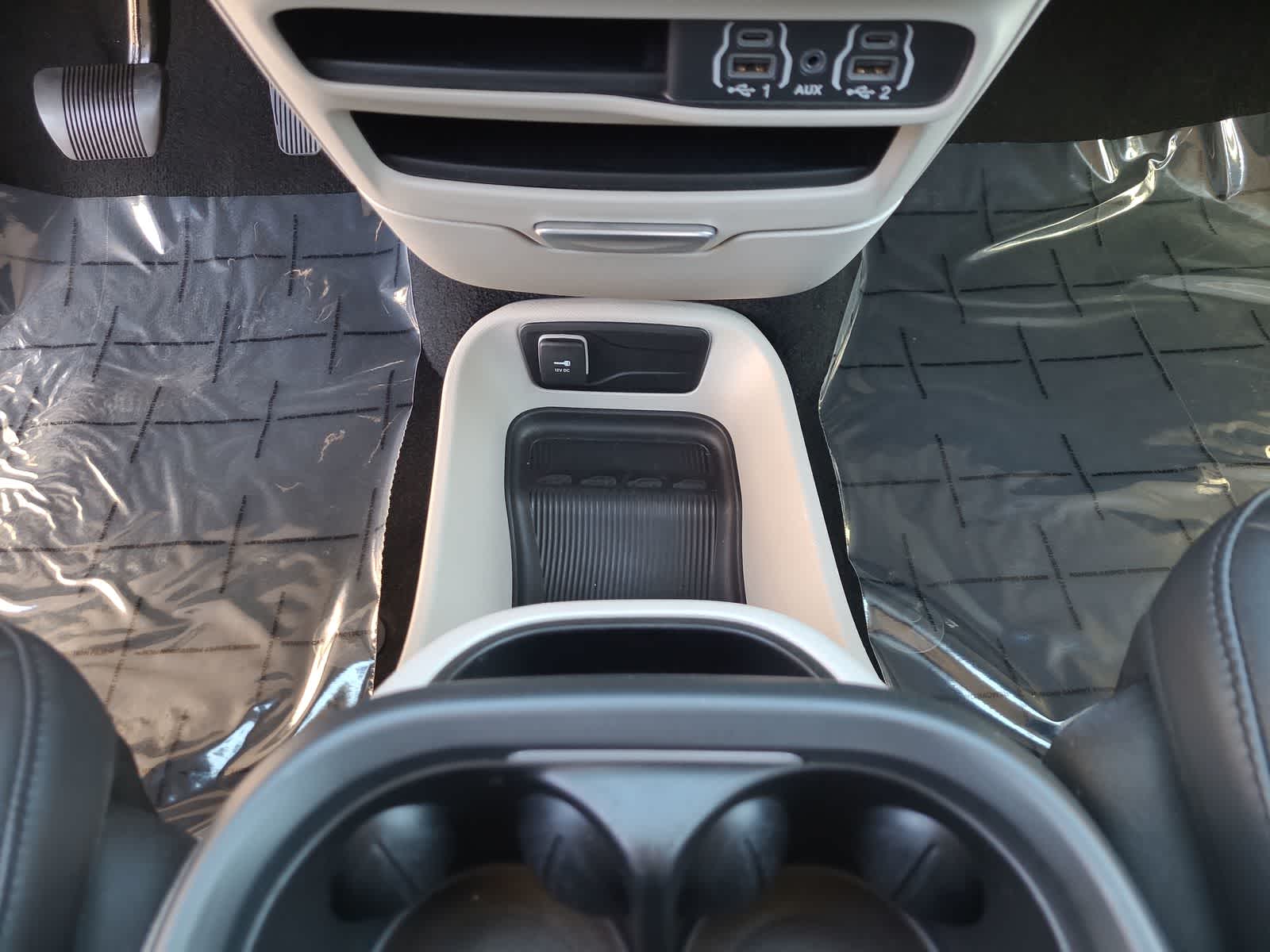 Thumbnail: 2023 Chrysler Pacifica - 25