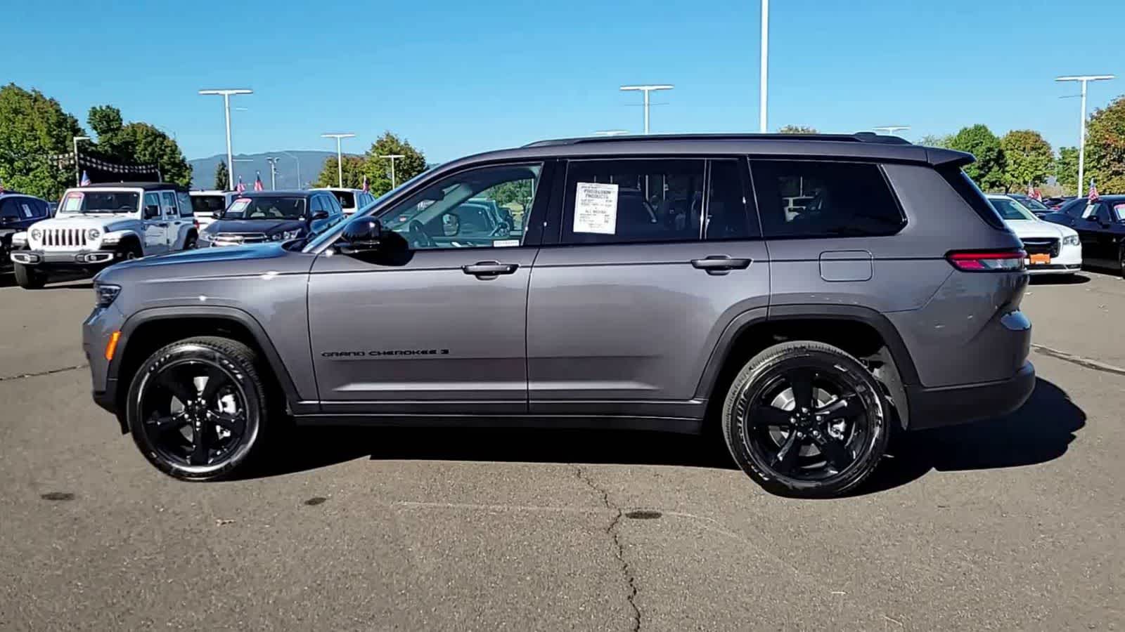 Thumbnail: 2025 Jeep Grand Cherokee - 5