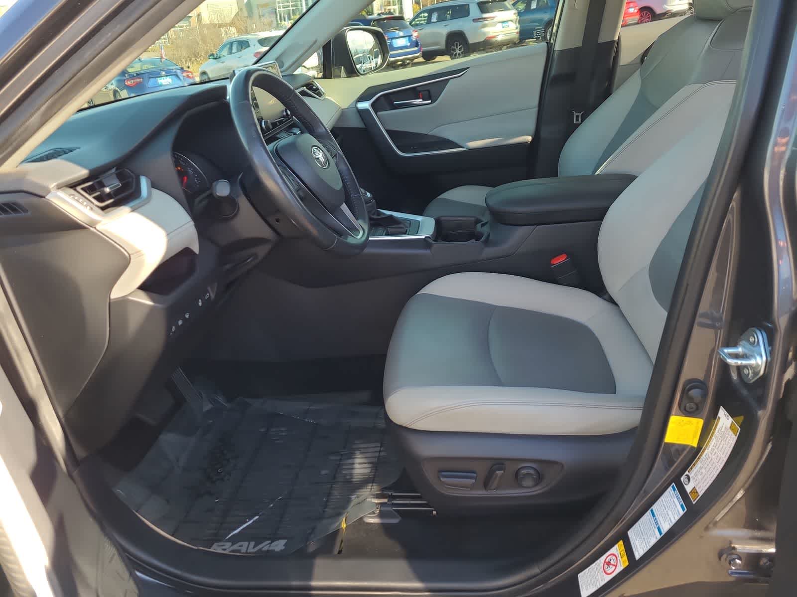 Thumbnail: 2019 Toyota RAV4 - 19