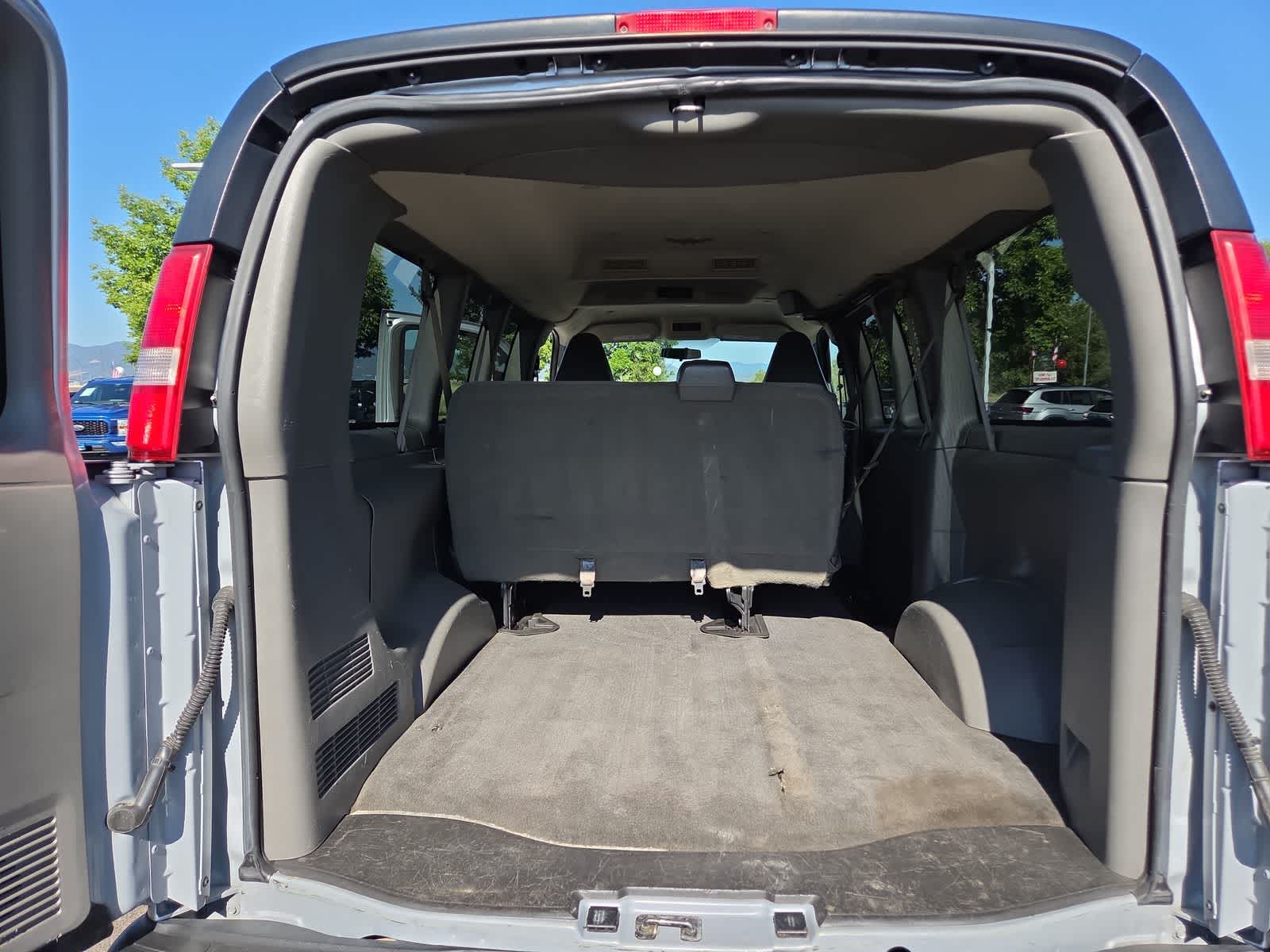 2017 Chevrolet Express Passenger LS - Photo 27