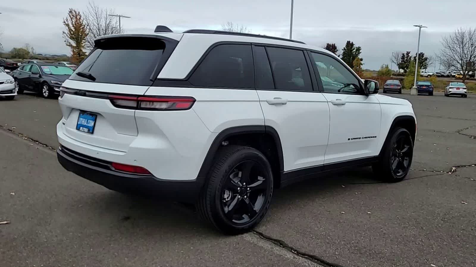 Thumbnail: 2023 Jeep Grand Cherokee - 8