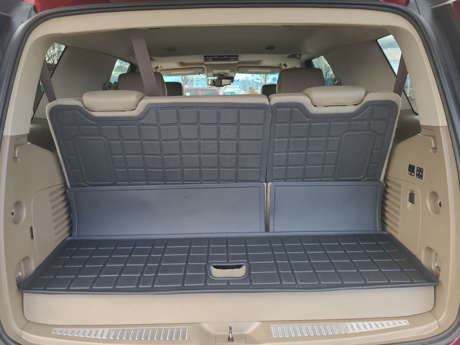 Thumbnail: 2017 Chevrolet Tahoe - 27