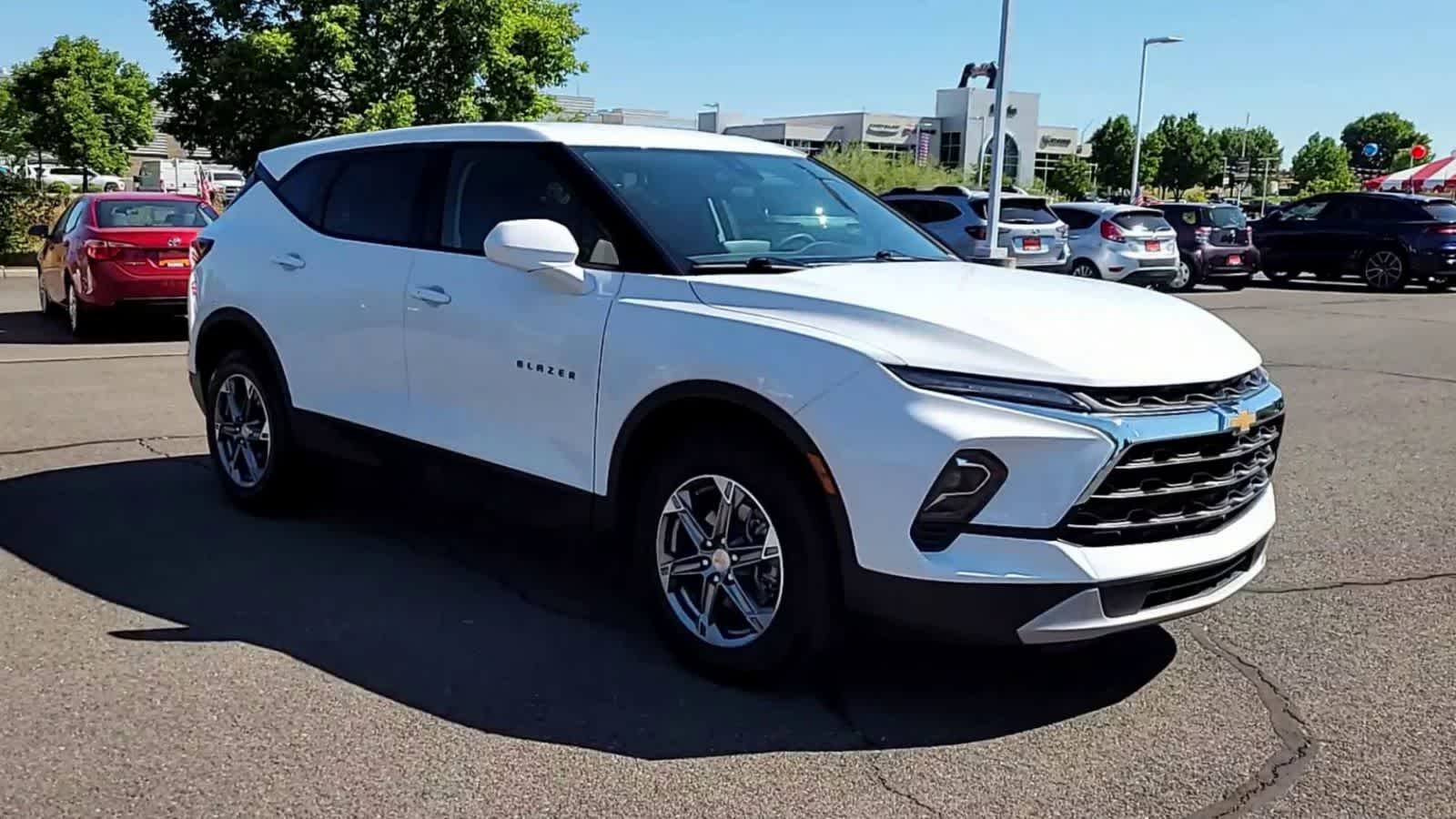 2023 Chevrolet Blazer 2LT photo 2