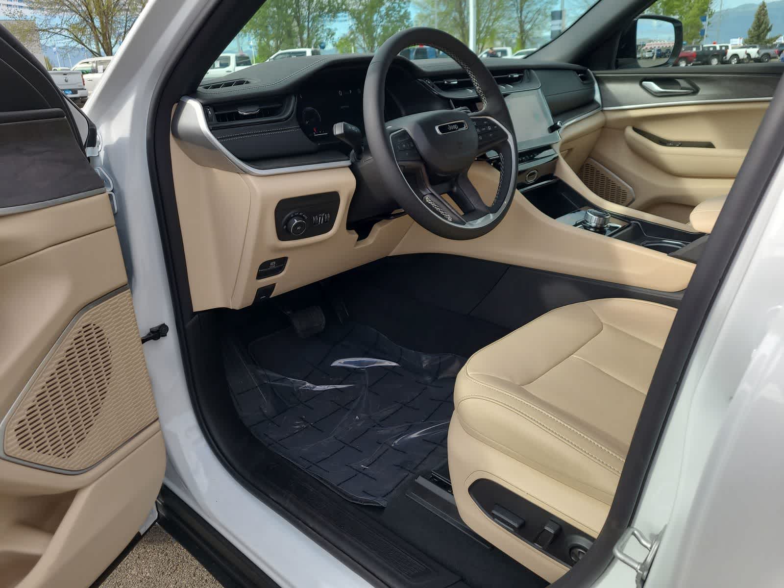 Thumbnail: 2026 Jeep Grand Cherokee - 10