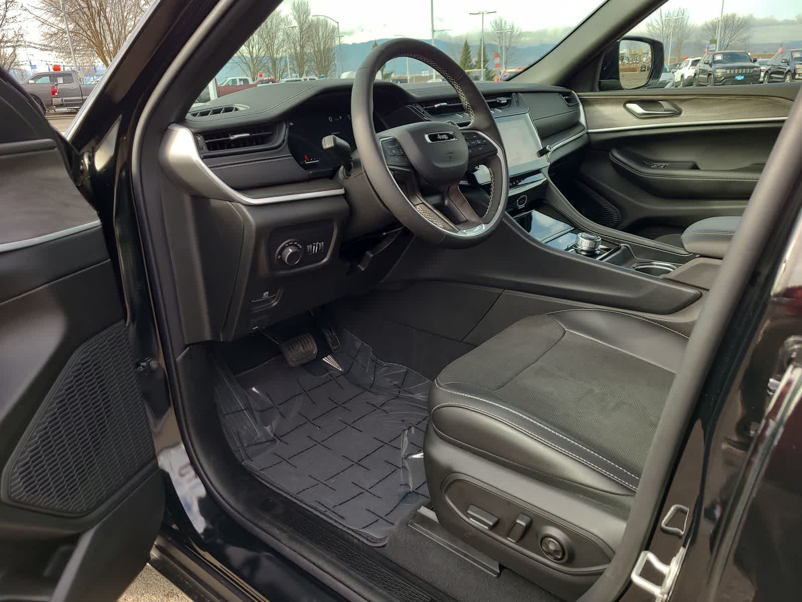 Thumbnail: 2026 Jeep Grand Cherokee - 10