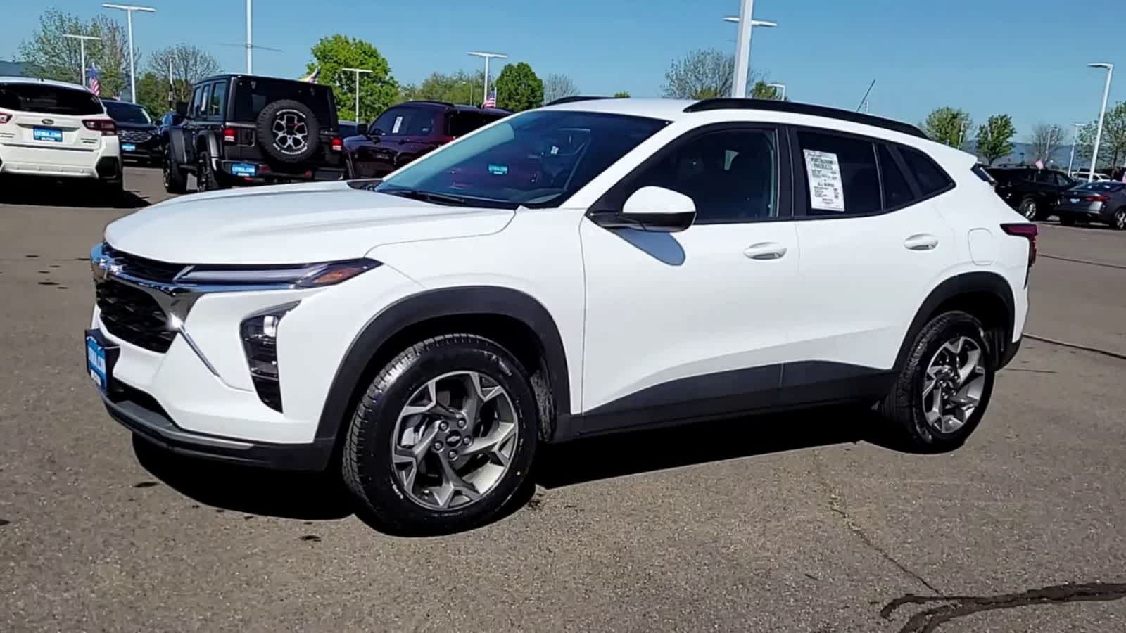Thumbnail: 2025 Chevrolet Trax - 4