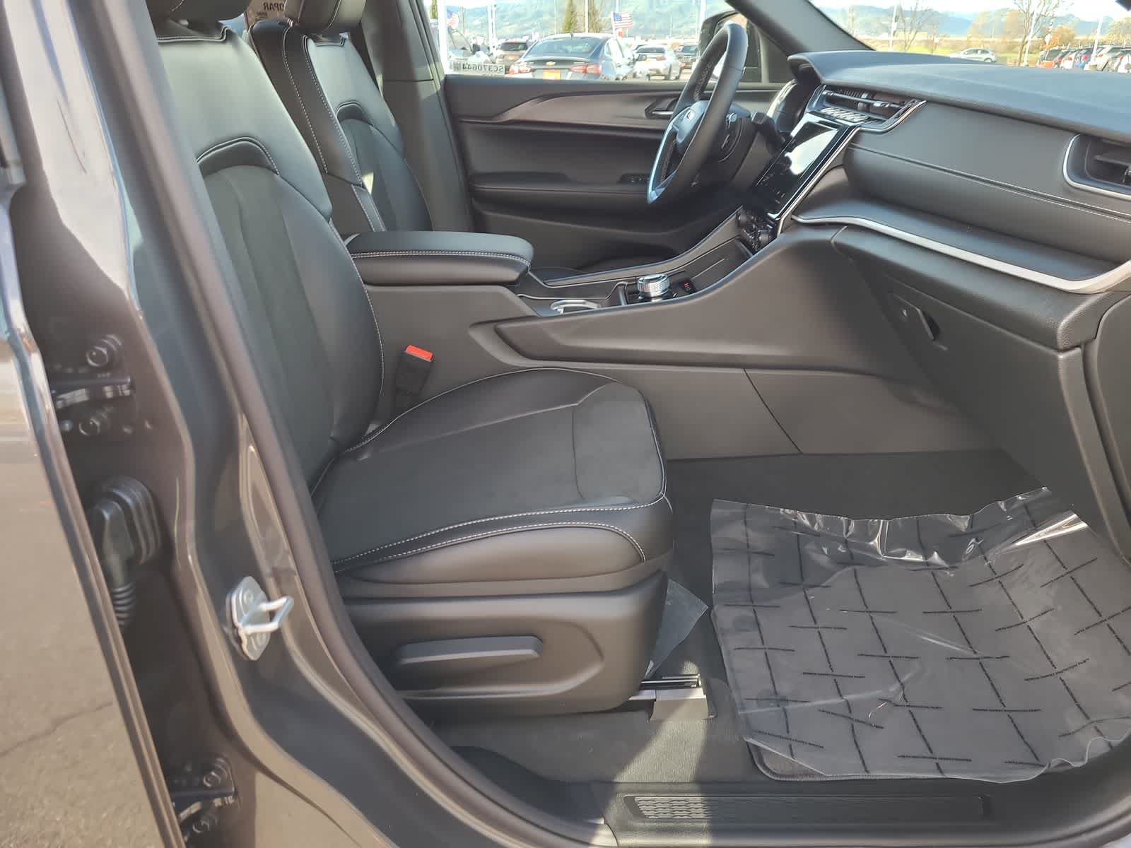 Thumbnail: 2025 Jeep Grand Cherokee - 22