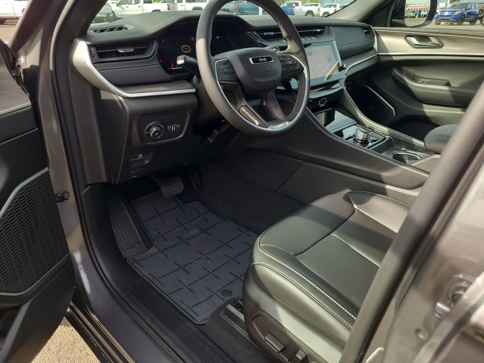 Thumbnail: 2026 Jeep Grand Cherokee - 10