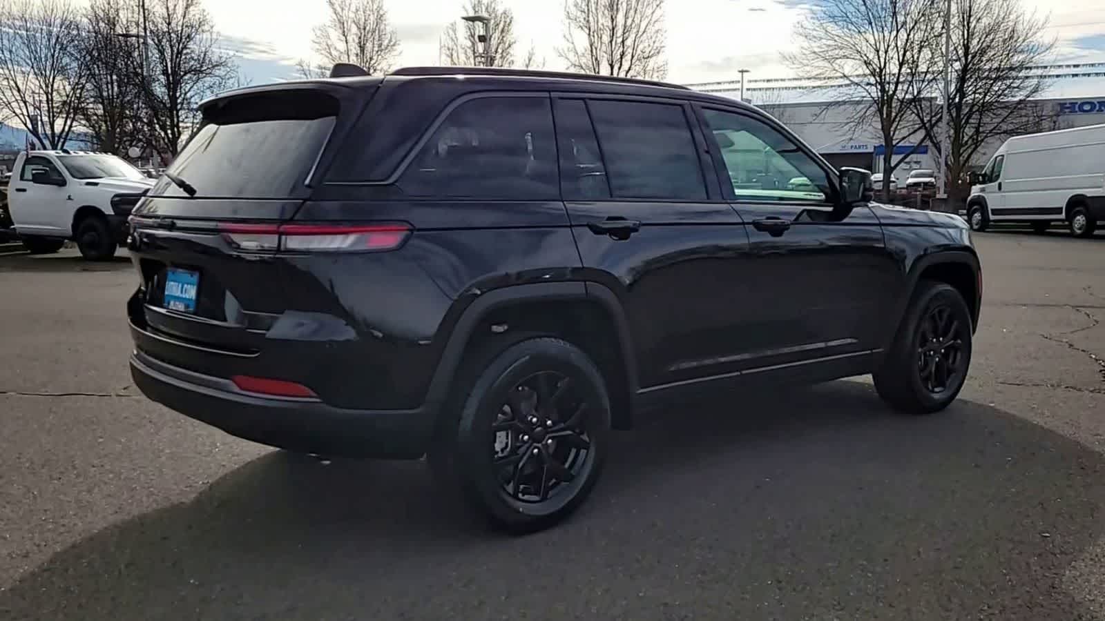 Thumbnail: 2026 Jeep Grand Cherokee - 8