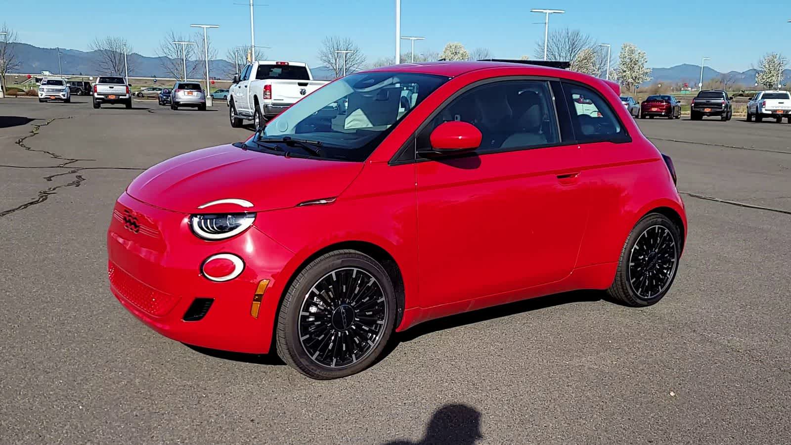 Thumbnail: 2024 Fiat 500e - 4