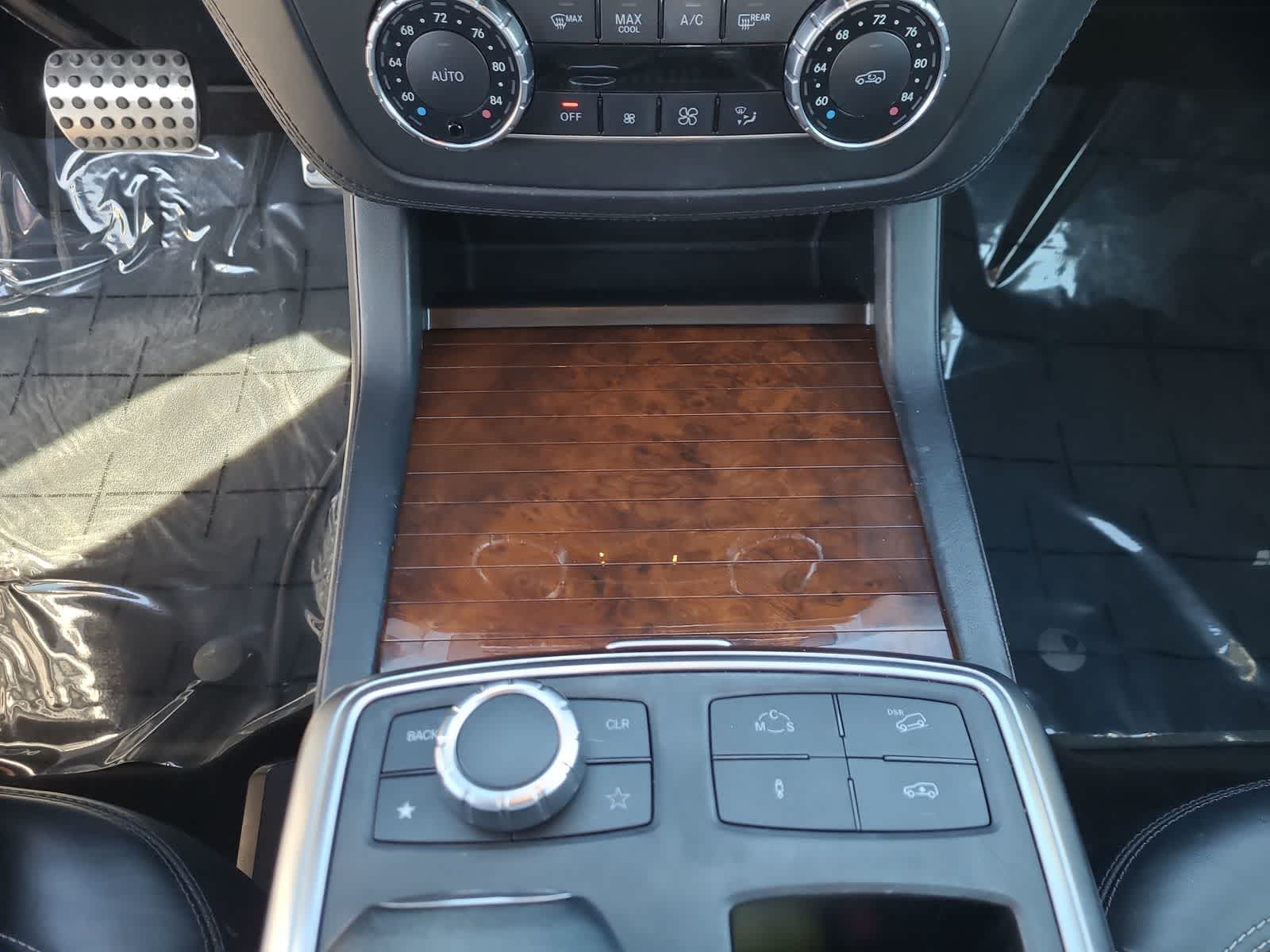 Thumbnail: 2013 Mercedes-Benz M-Class - 25