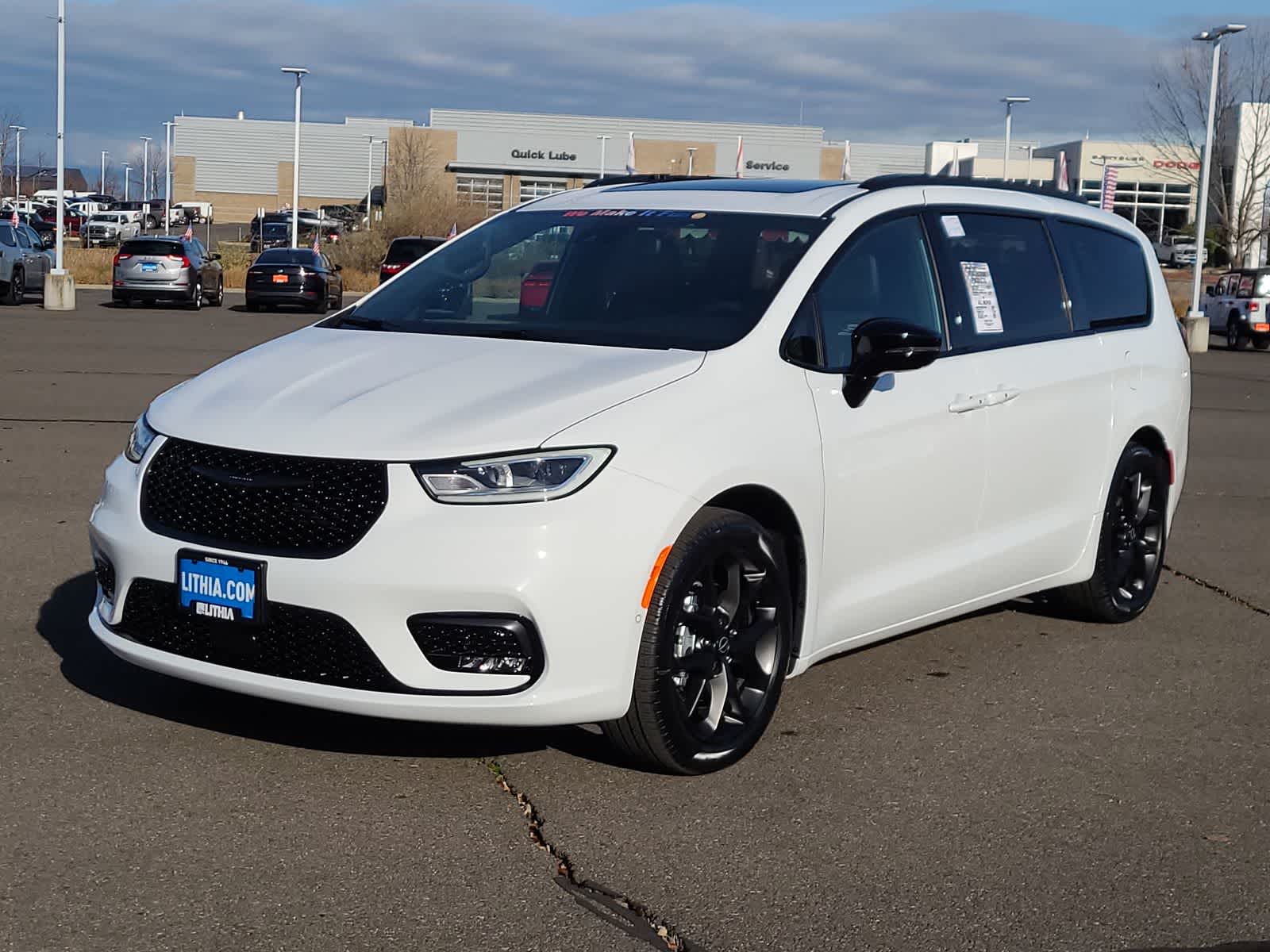 2026 Chrysler Pacifica Limited's photo