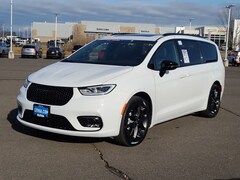 2026 Chrysler Pacifica LIMITED Passenger Van Medford, OR