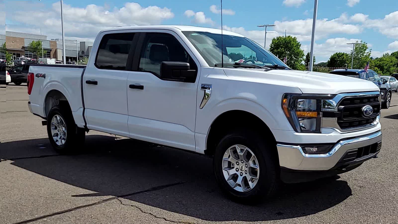 2023 Ford F-150 XLT 2