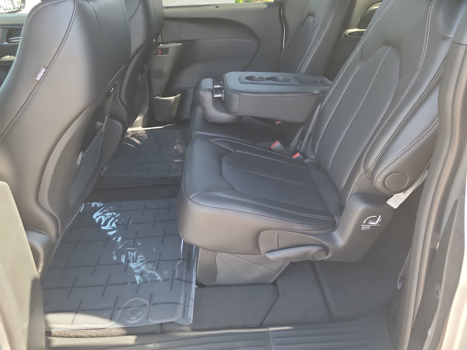 Thumbnail: 2026 Chrysler Pacifica - 21