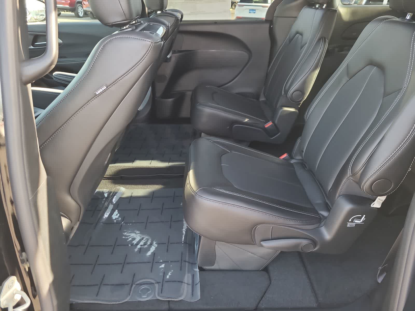 Thumbnail: 2026 Chrysler Pacifica - 21