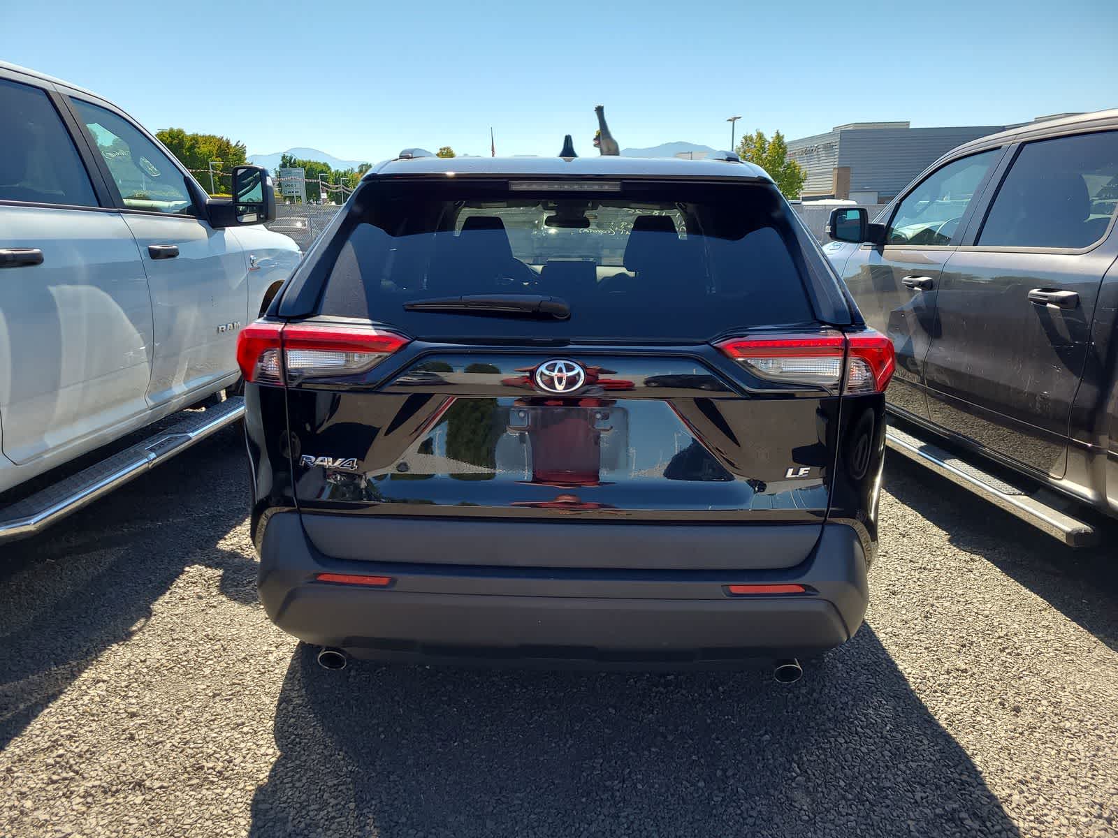 2021 Toyota RAV4 LE photo 4