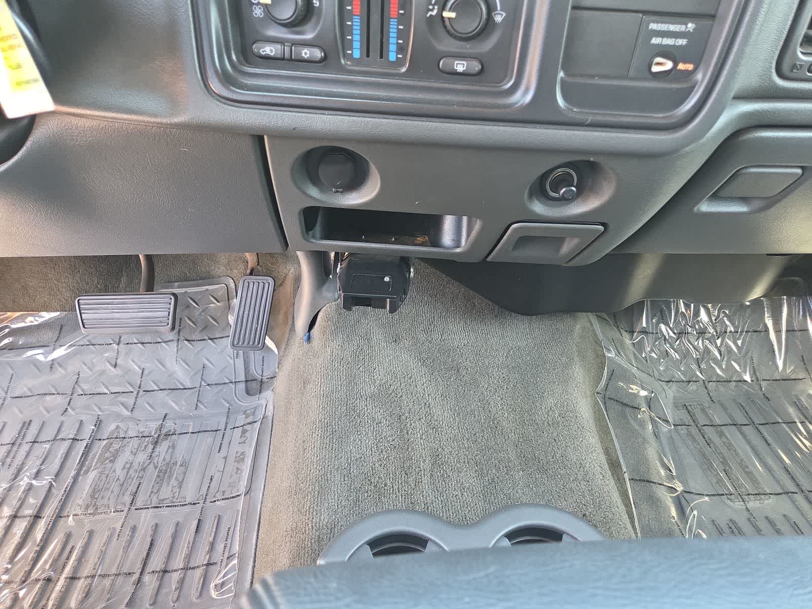 Thumbnail: 2004 Chevrolet Silverado 1500 - 25