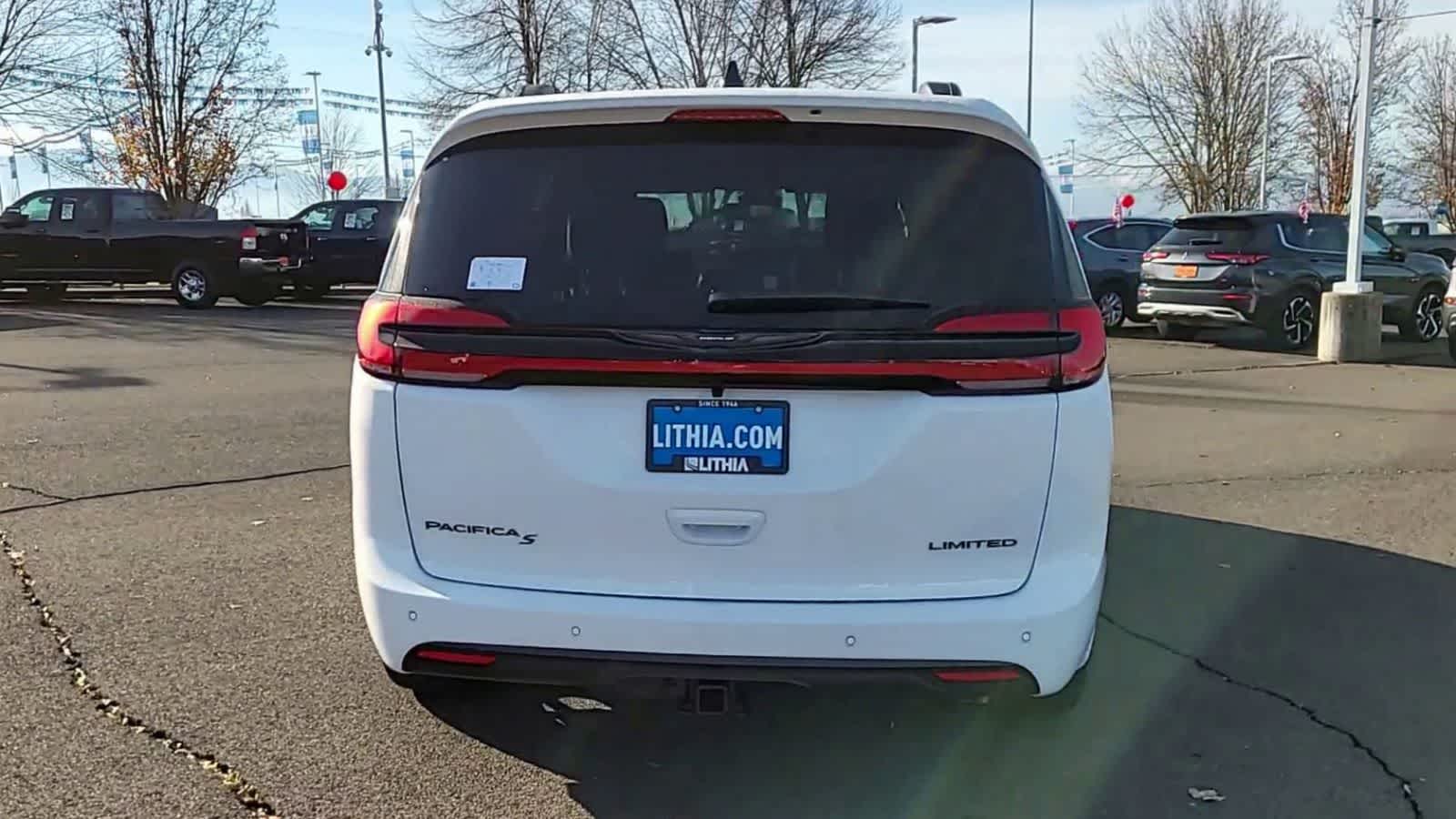 Thumbnail: 2026 Chrysler Pacifica - 7