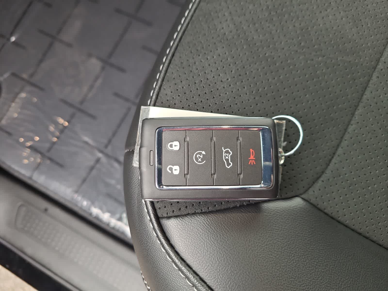 Thumbnail: 2025 Jeep Grand Cherokee - 28