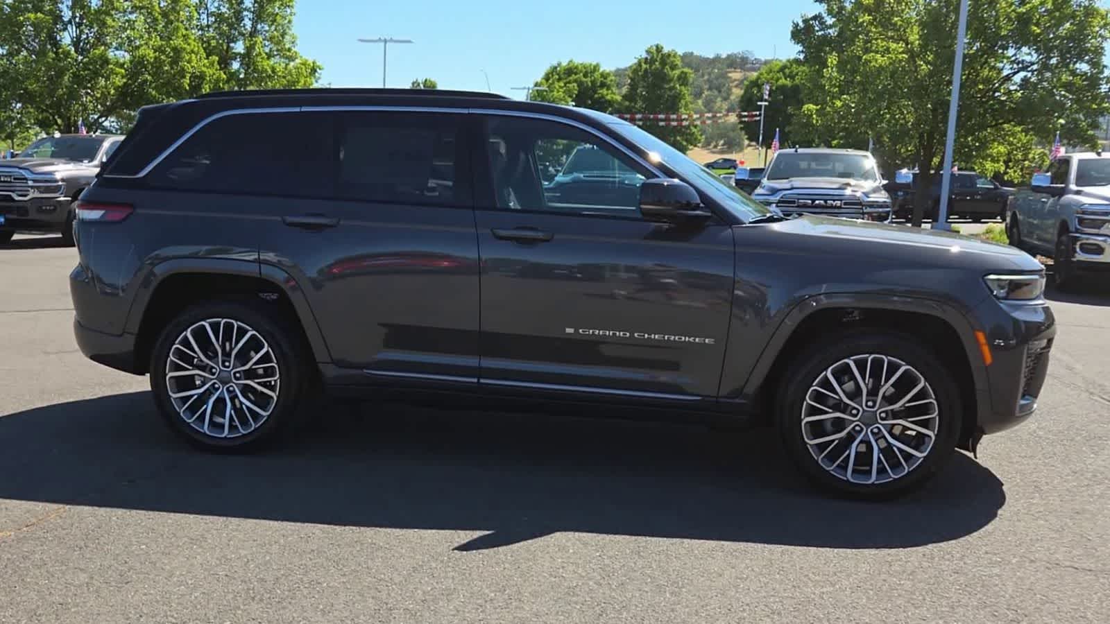 Thumbnail: 2026 Jeep Grand Cherokee - 9