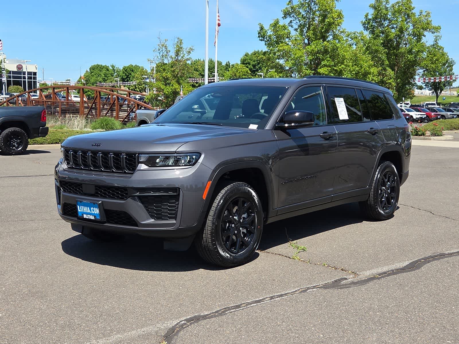 2026 Jeep Grand Cherokee L Laredo Altitude 4x4's photo