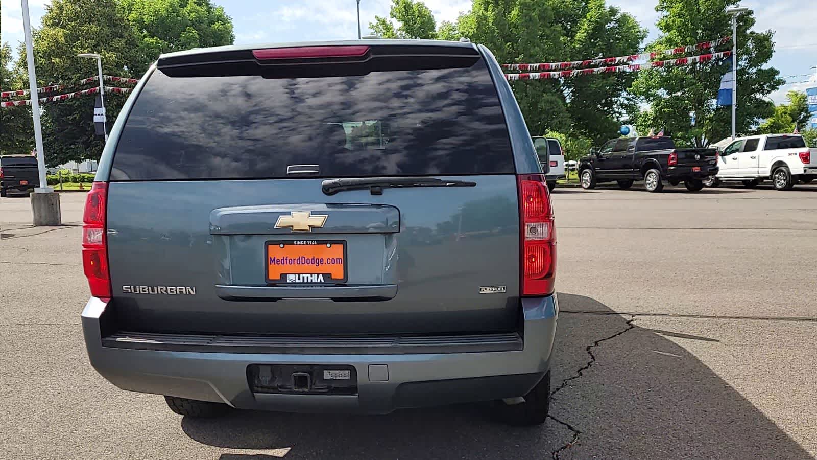 Thumbnail: 2009 Chevrolet Suburban - 7