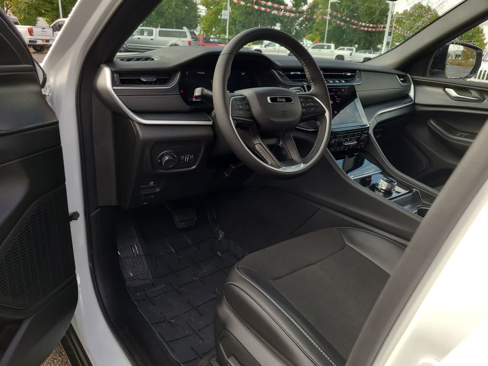 Thumbnail: 2025 Jeep Grand Cherokee - 10