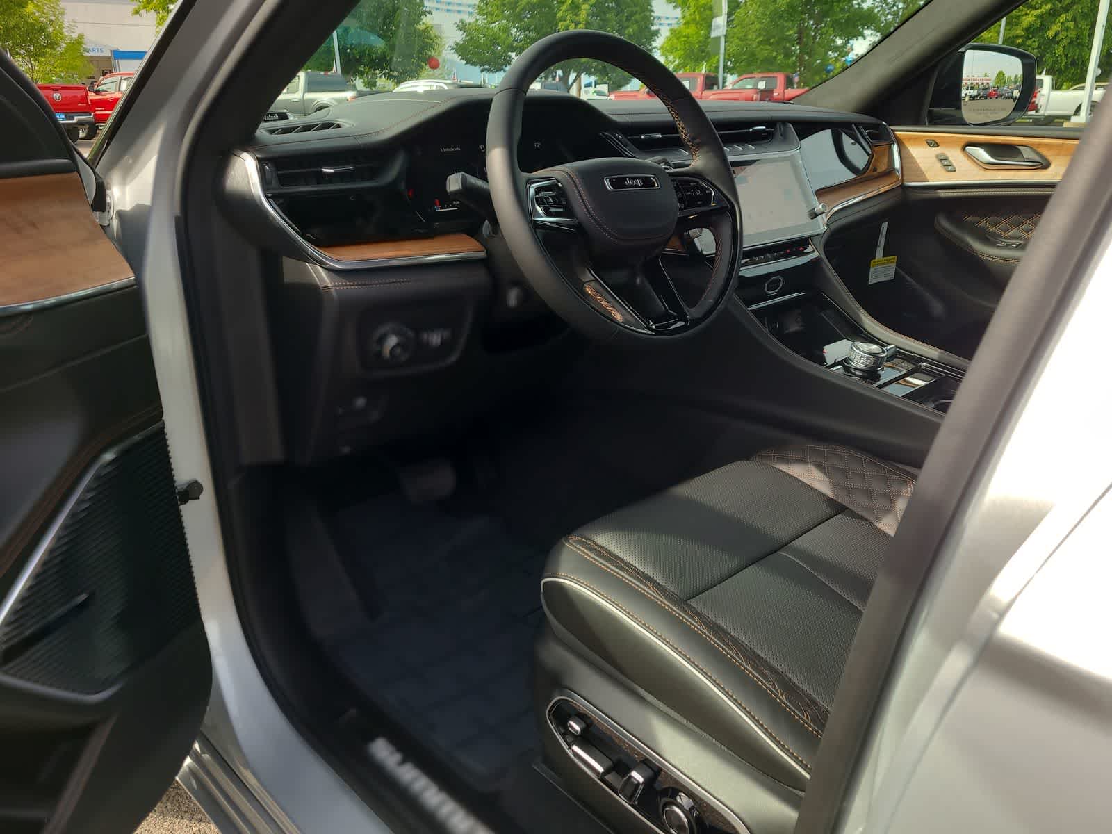 Thumbnail: 2026 Jeep Grand Cherokee - 10