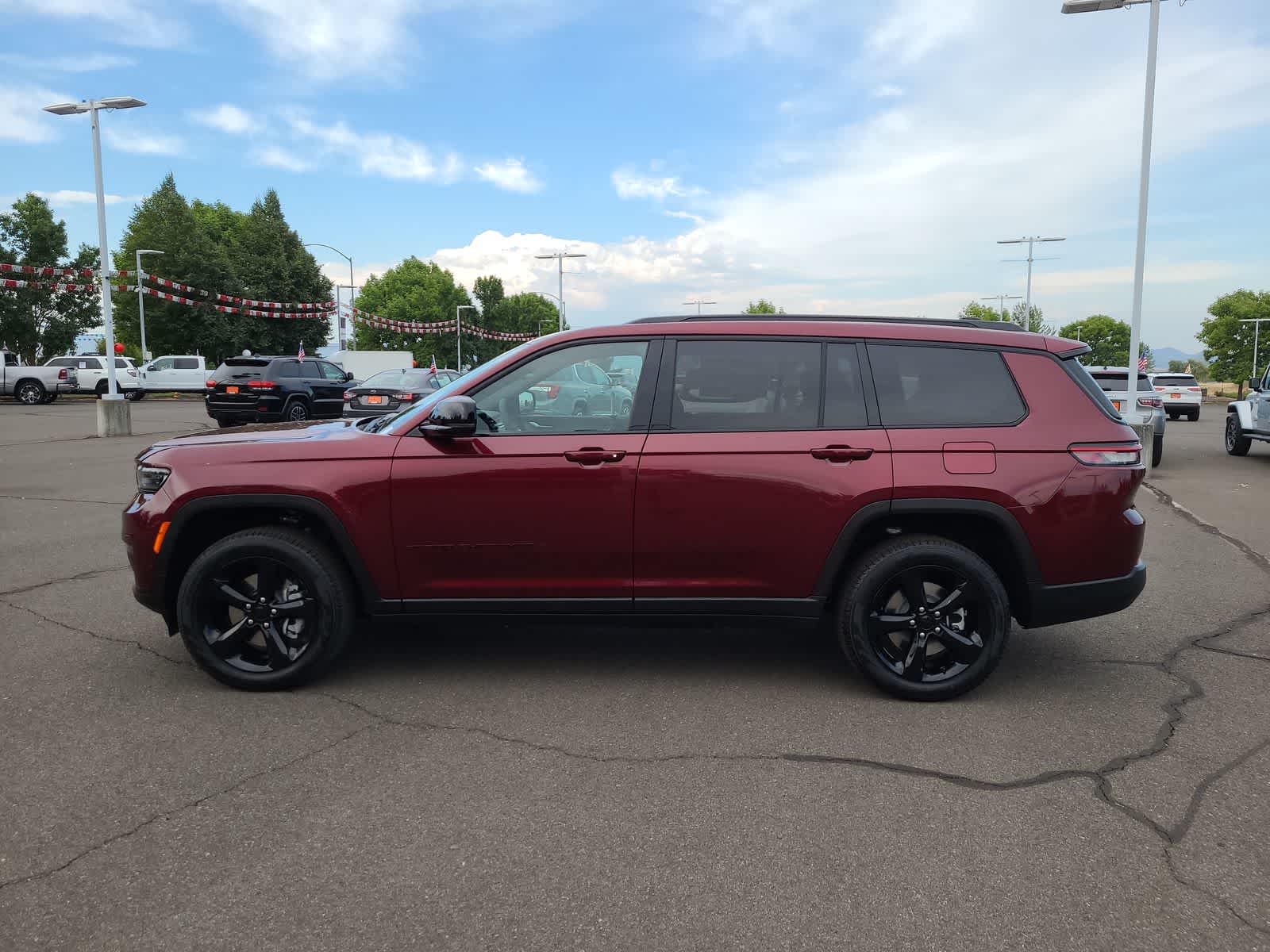 Thumbnail: 2025 Jeep Grand Cherokee - 11