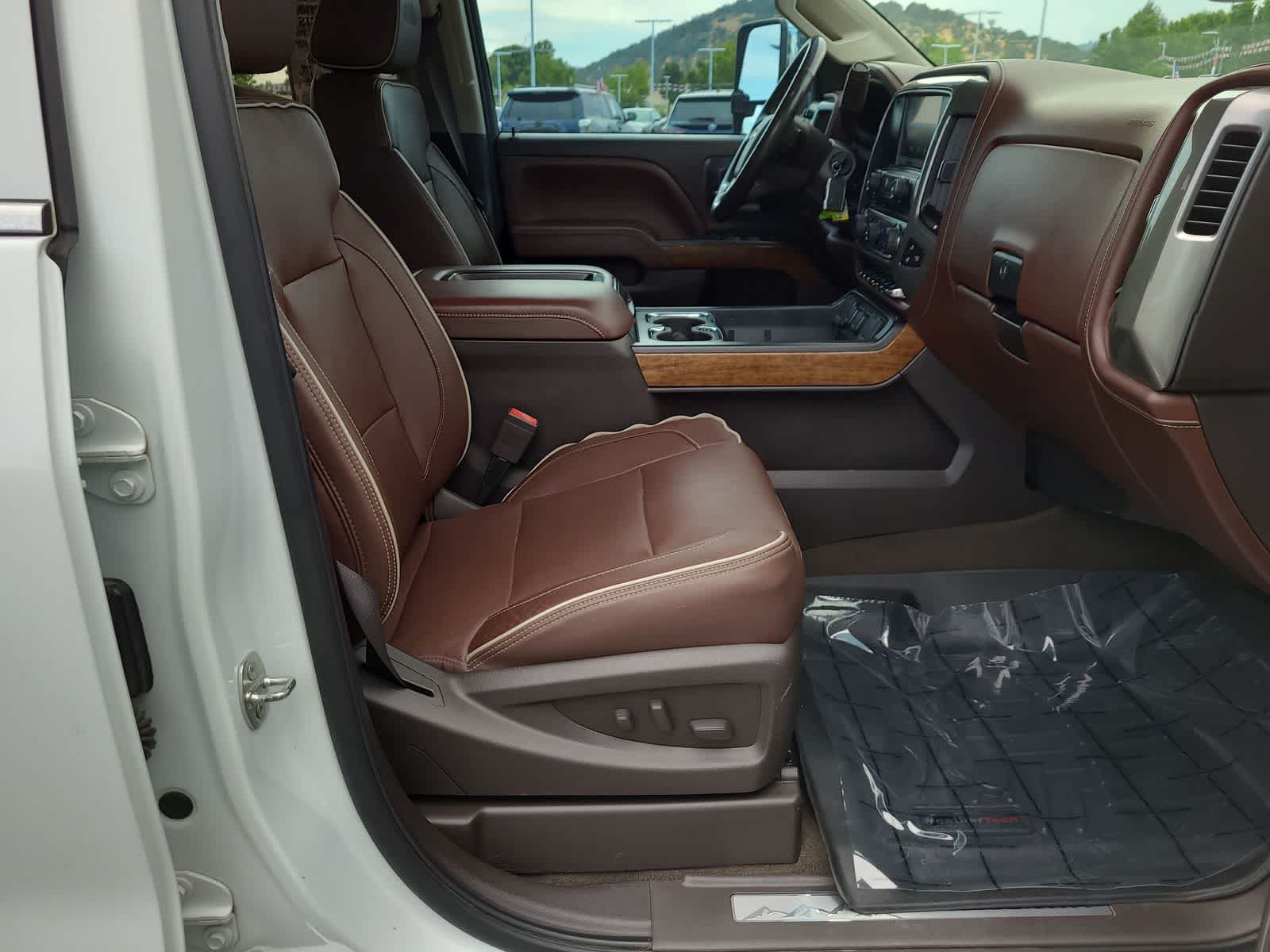 Thumbnail: 2015 Chevrolet Silverado 3500 - 22