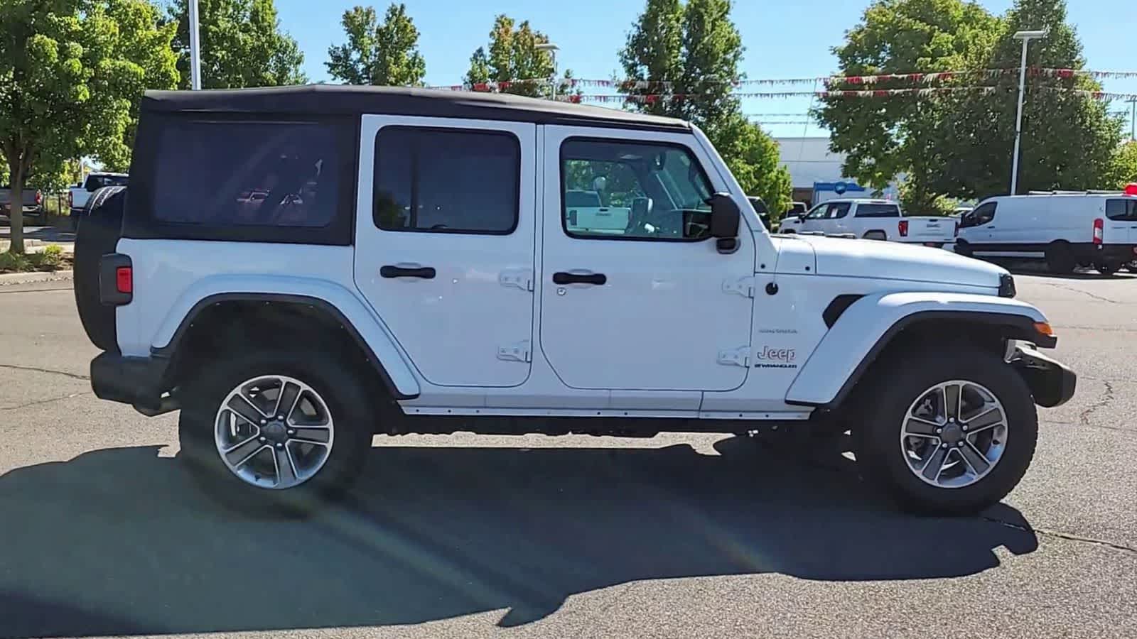 Thumbnail: 2023 Jeep Wrangler - 9