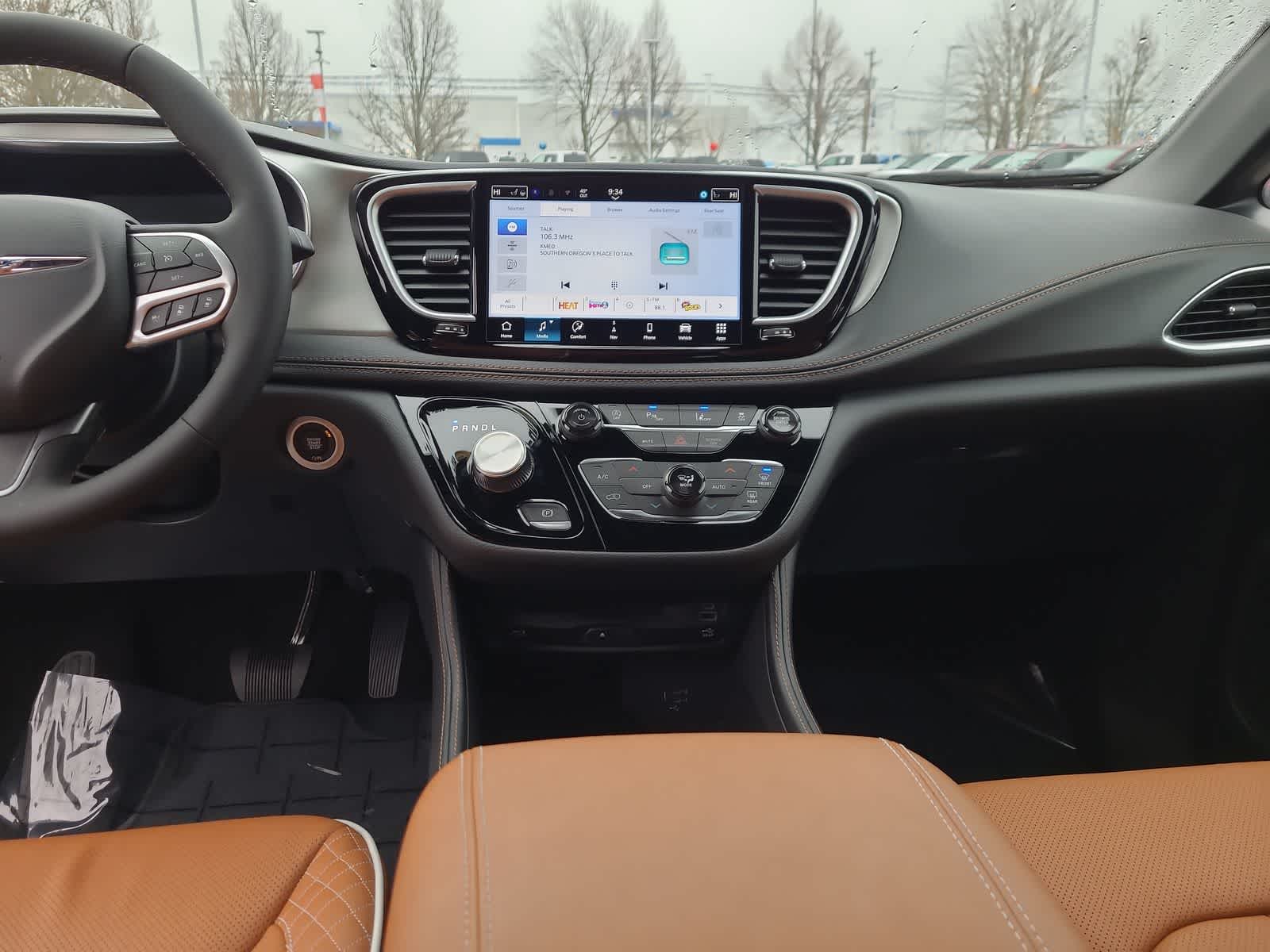 Thumbnail: 2026 Chrysler Pacifica - 18