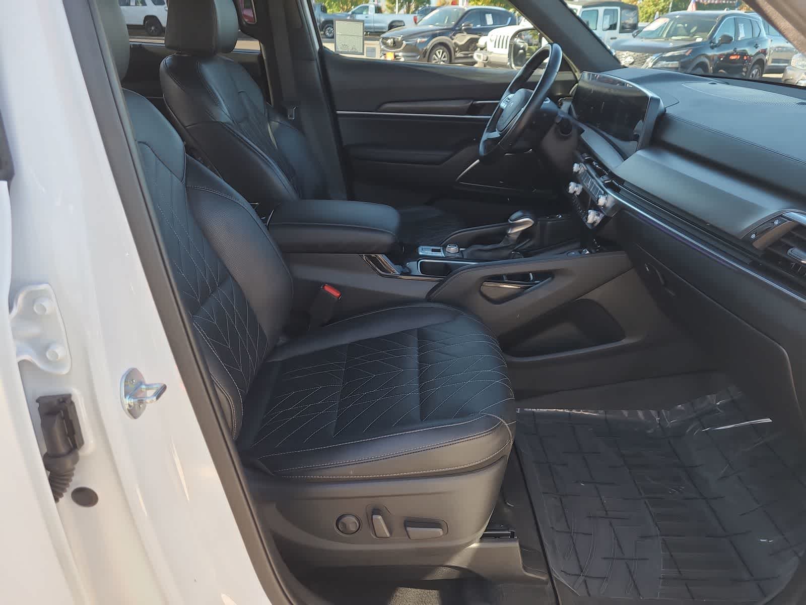 Thumbnail: 2023 Kia Telluride - 22